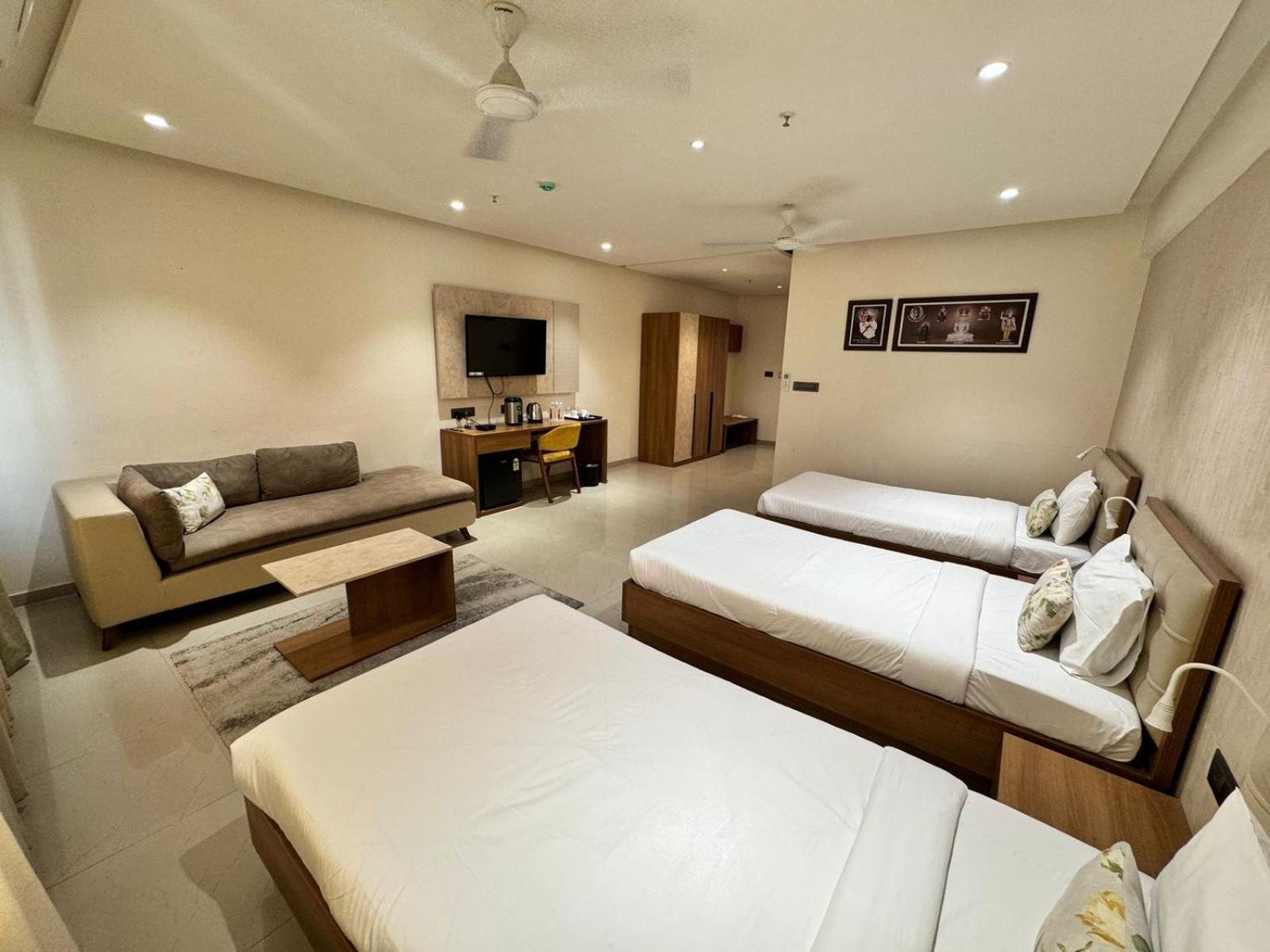 Siara Styles Amba Suites, Gandhinagar Ngoại thất bức ảnh
