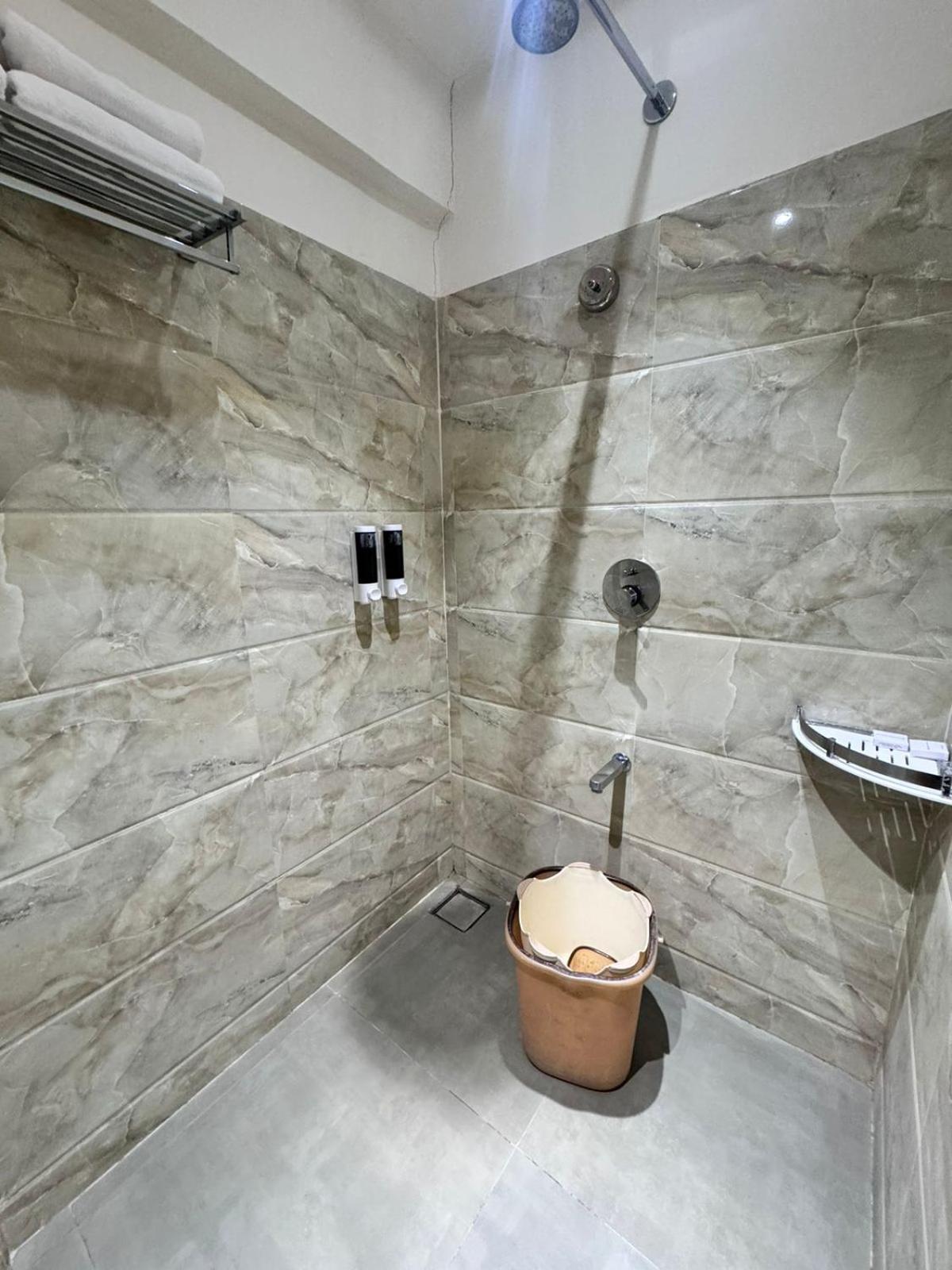 Siara Styles Amba Suites, Gandhinagar Ngoại thất bức ảnh