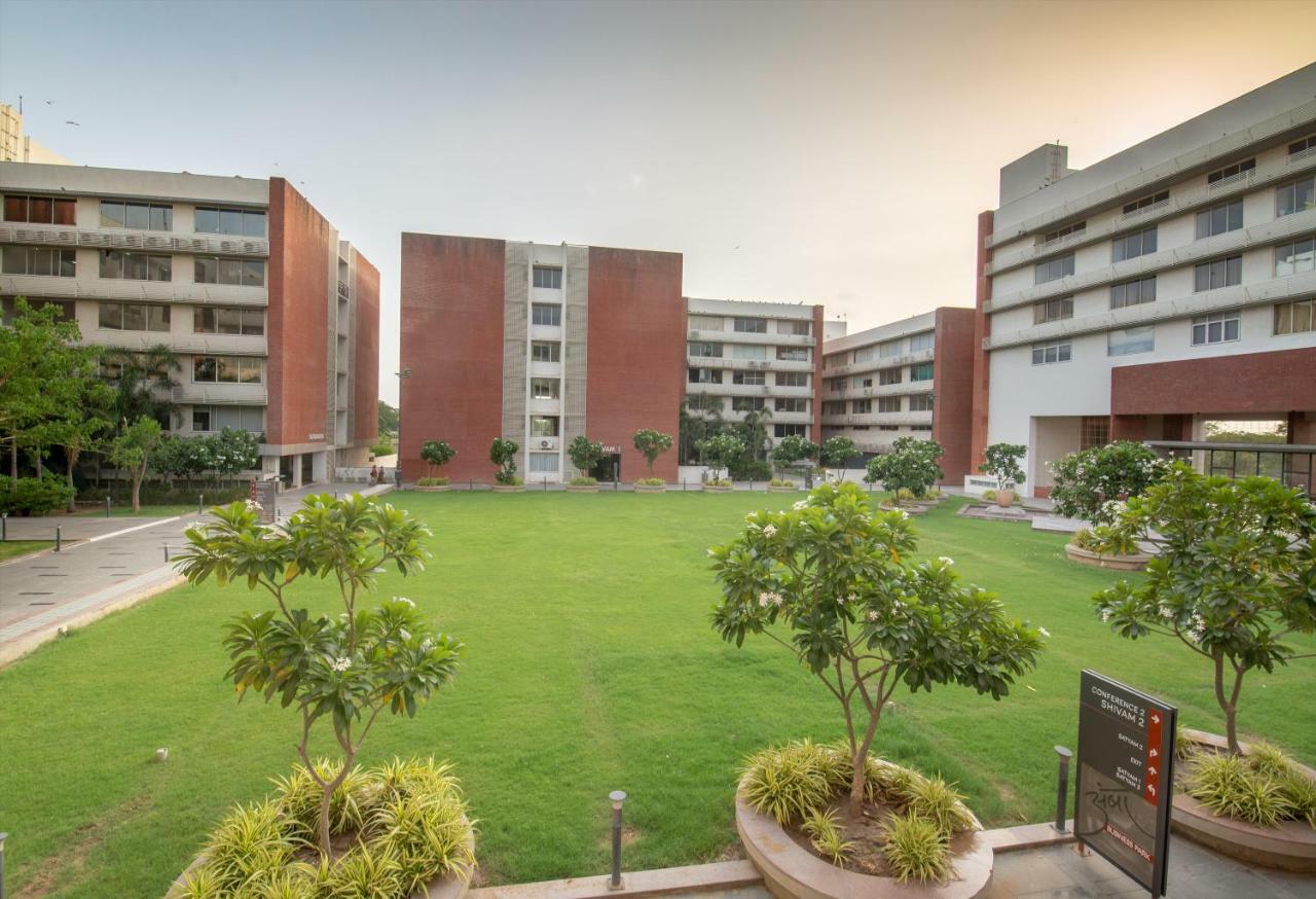 Siara Styles Amba Suites, Gandhinagar Ngoại thất bức ảnh