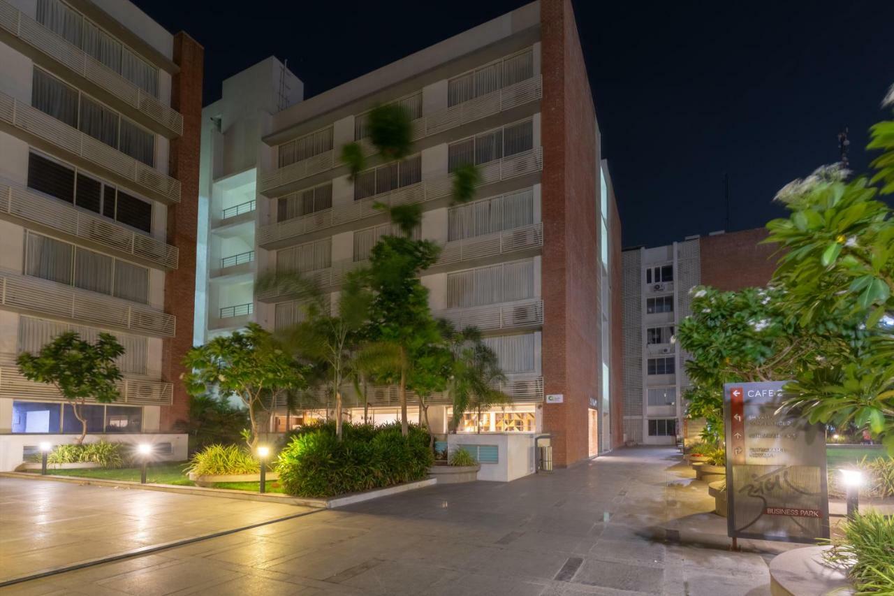 Siara Styles Amba Suites, Gandhinagar Ngoại thất bức ảnh